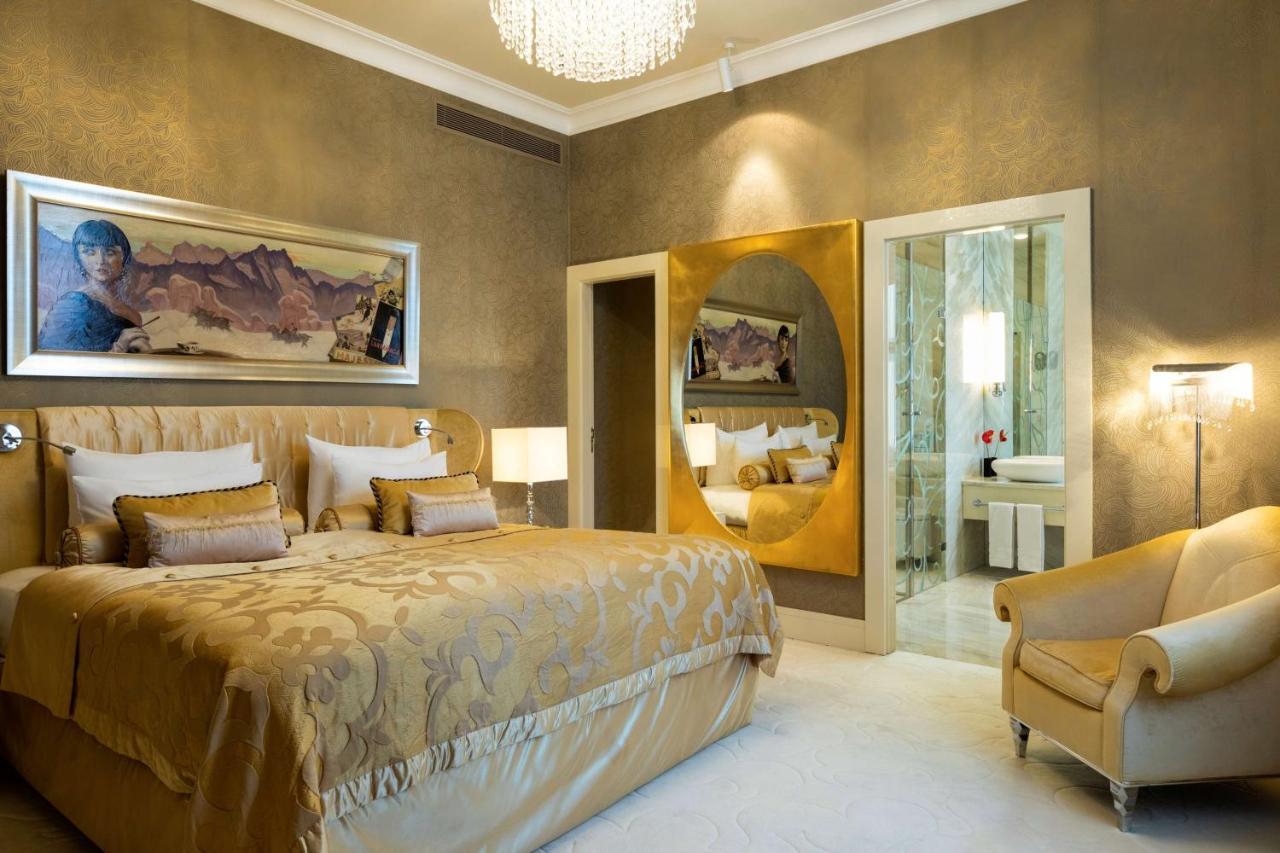 Grand Hotel Kempinski High Tatras Štrbské Pleso Exterior foto A bedroom at the hotel