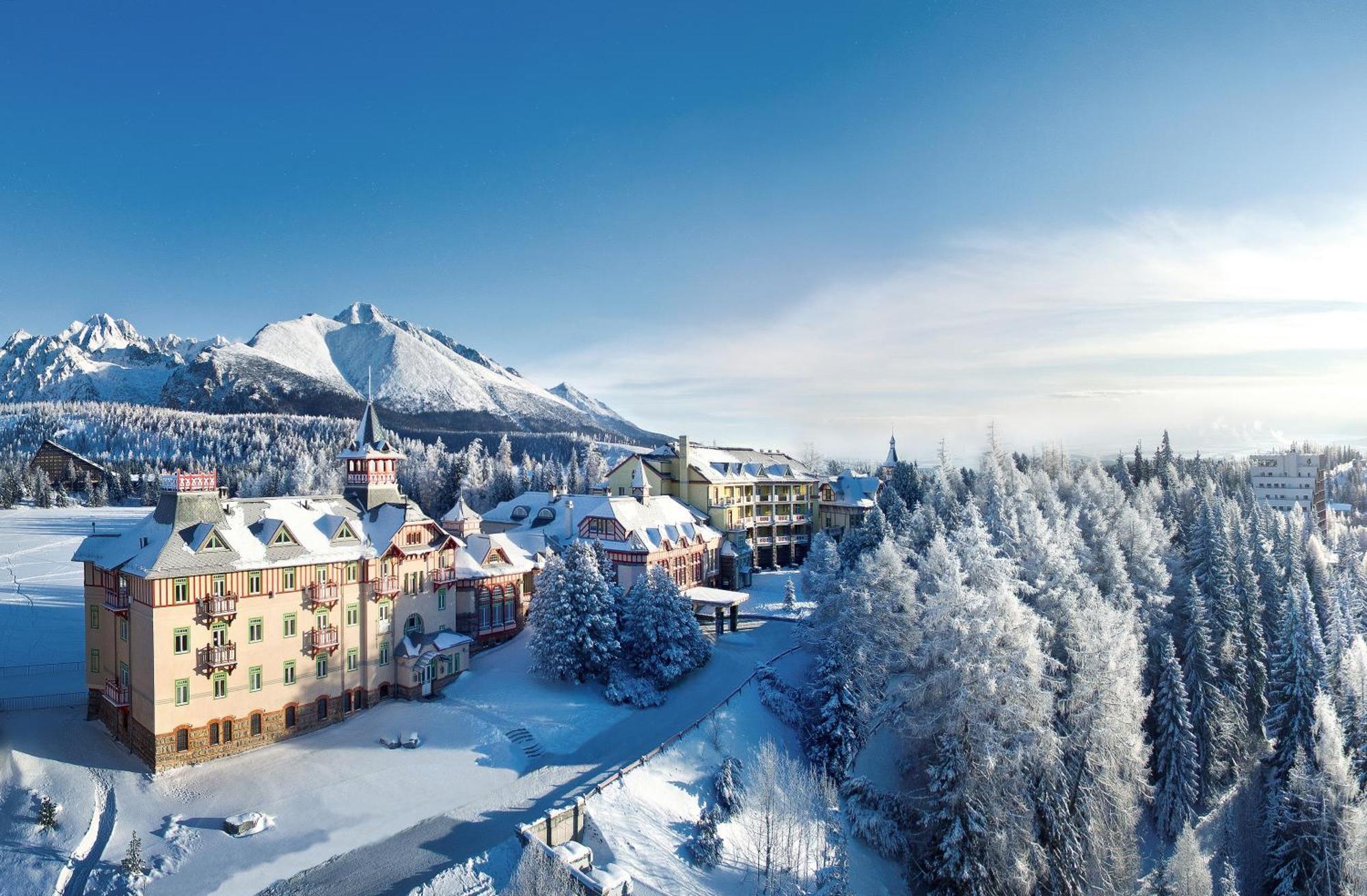 Grand Hotel Kempinski High Tatras Štrbské Pleso Exterior foto The resort in 2016